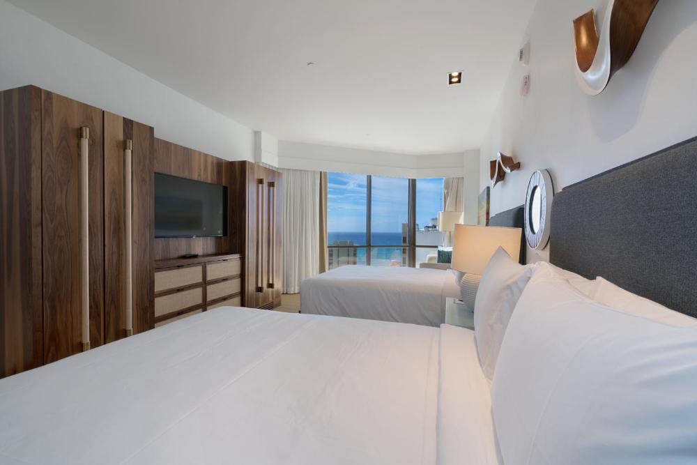 Queen Room with Two Queen Beds and Ocean View interior